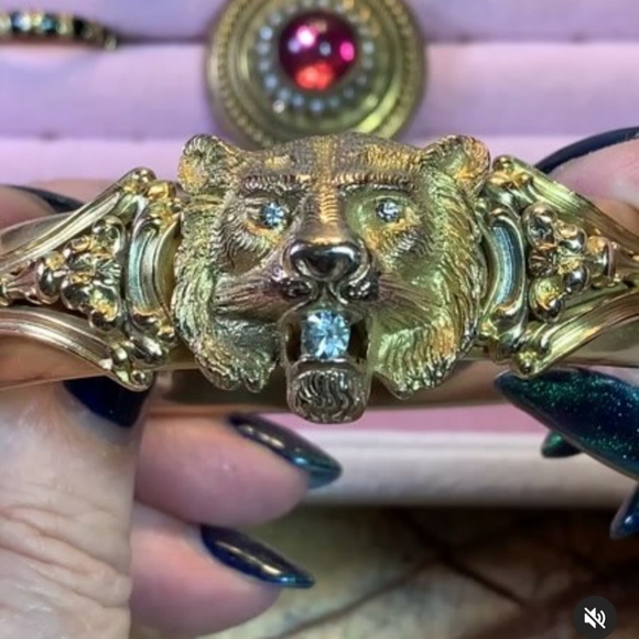 Antique gold filled lion head bangle bracelet - Picture 6 of 7